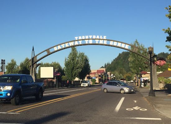 oregon/columbia-river-gorge/landmark/gateway-to-gorge-arch-sign