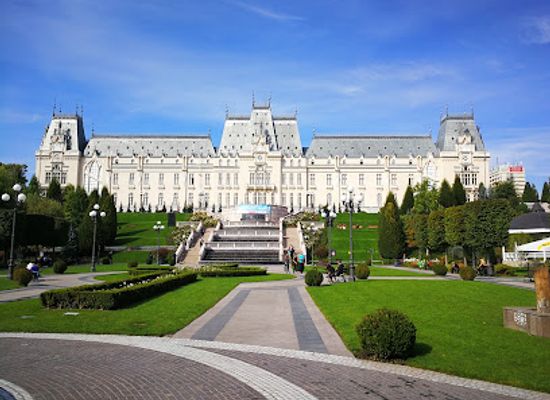 romania/iasi/landmark/palas-public-garden