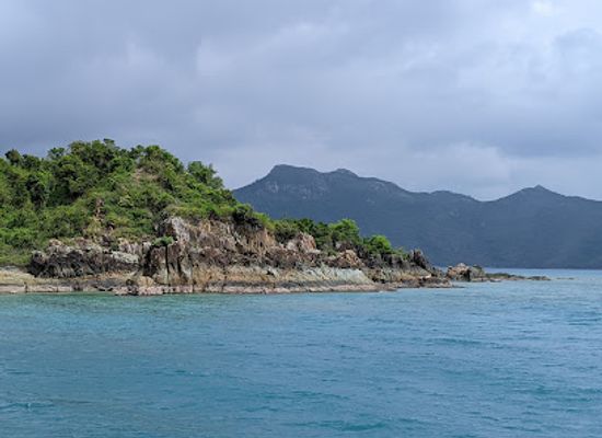 australia/whitsunday-islands/landmark/black-island