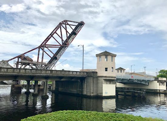 florida/tampa-bay-area/landmark/old-steel-railroad-bridge