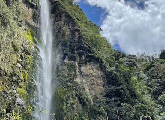 ecuador/azuay-region/landmark/el-chorro-del-giron