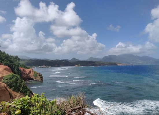 dominica/batibou-beach/landmark/red-rocks