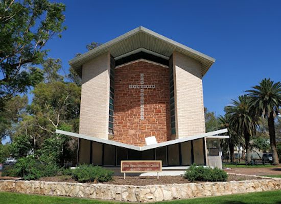 australia/alice-springs/landmark/flynn-memorial-uniting-church