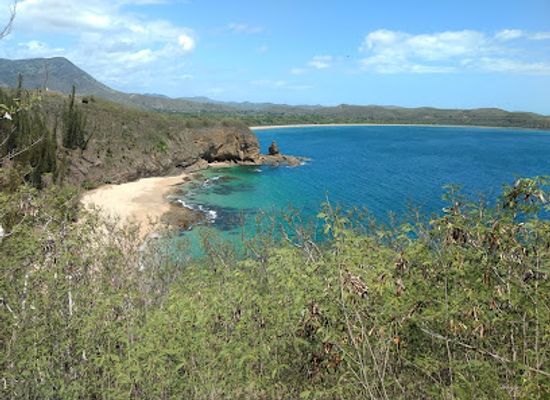new-caledonia/la-foa/landmark/bonhomme-de-bourail-rock-formation
