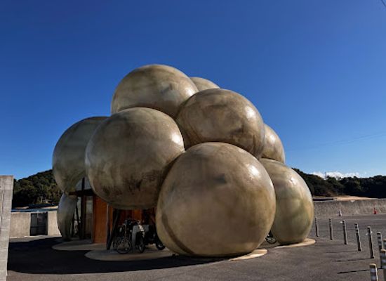 japan/naoshima-island/landmark/honmura-lounge-archive