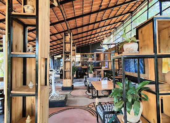 rwanda/gitarama/landmark/niyo-arts-cafe