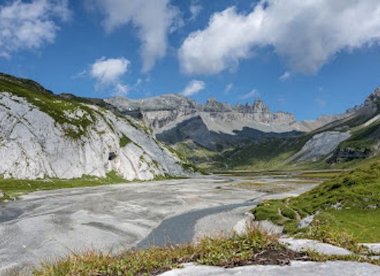 switzerland/graubunden/landmark/unterer-segnesboden