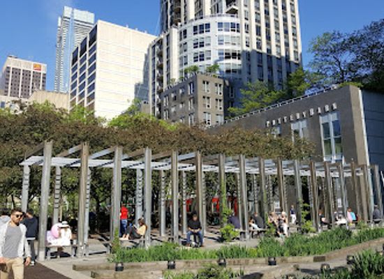 canada/toronto/yorkville/landmark/village-of-yorkville-park
