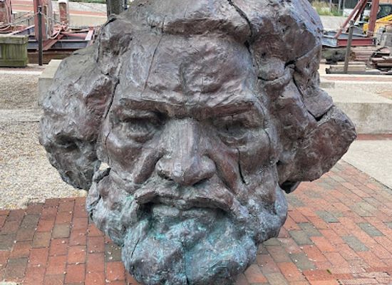 maryland/baltimore/fells-point/landmark/frederick-douglass-monument