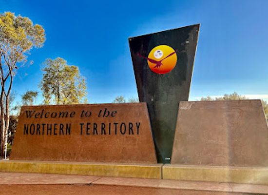 australia/south-australia/landmark/welcome-to-northern-territory-south-australia-sign-rest-area