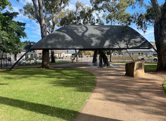 australia/north-east-south-australia/landmark/old-gum-tree-reserve