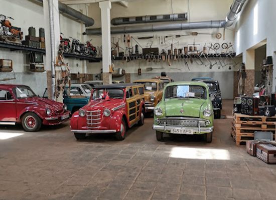 lithuania/marijampole/landmark/kubilkiemis-antique-car-and-motorcycle-museum