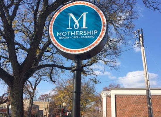 connecticut/danbury/landmark/mothership-on-main
