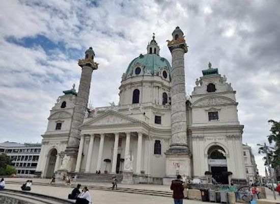 austria/vienna-woods/landmark/karlsplatz