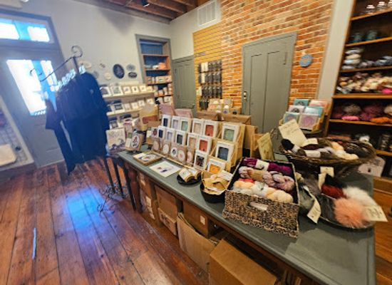 illinois/galena-historic-district/landmark/a-darkness-lovely-retail-store-of-the-haunted-galena-tour-company