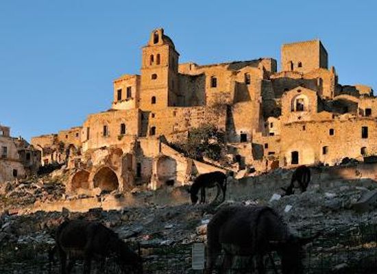 italy/basilicata/landmark/craco