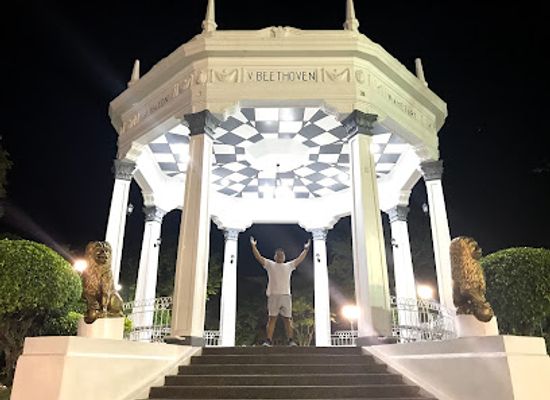 philippines/visayas/landmark/bacolod-public-plaza