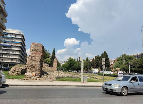 greece/thessaloniki/navarinou-square/landmark/east-byzantine-walls-of-thessaloniki