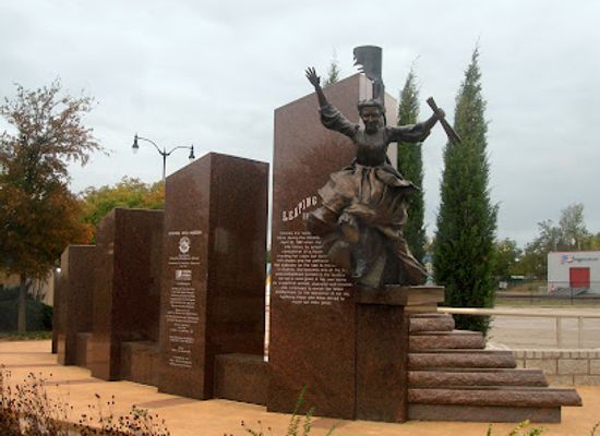 oklahoma/edmond/landmark/leaping-into-history-kentucky-daisey-monument