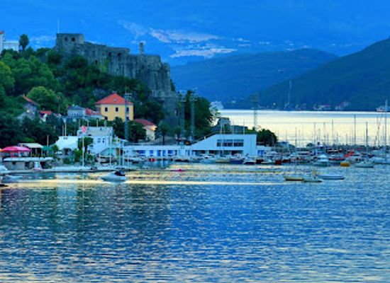 montenegro/herceg-novi/landmark/skver-harbor
