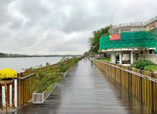 vietnam/hue/phu-huong/landmark/perfume-river-pedestrian-bridge