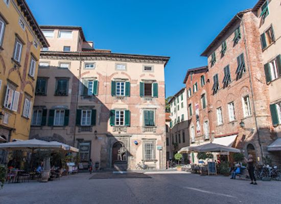 italy/lucca/landmark/piazza-cittadella
