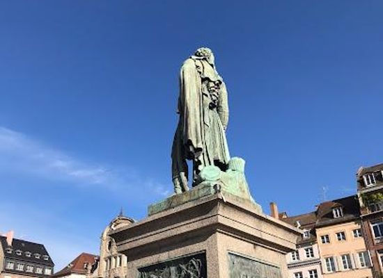 france/strasbourg/landmark/statue-du-general-kleber