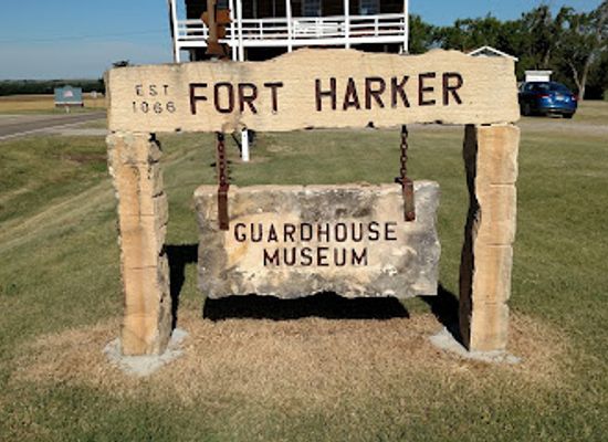 kansas/smoky-hills/landmark/ft-harker-museum