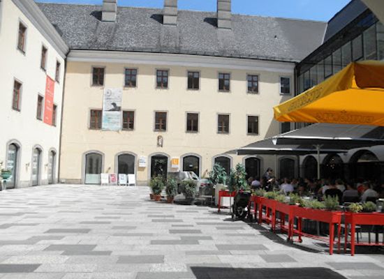 austria/linz/landmark/brunnen-ursulinenhof