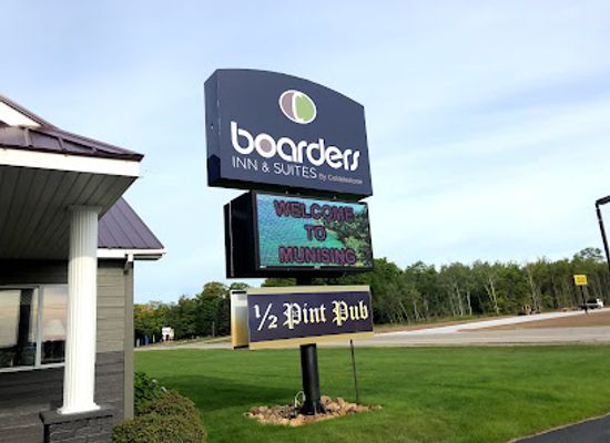 michigan/upper-peninsula/landmark/boarders-inn-suites-by-cobblestone-hotels-munising
