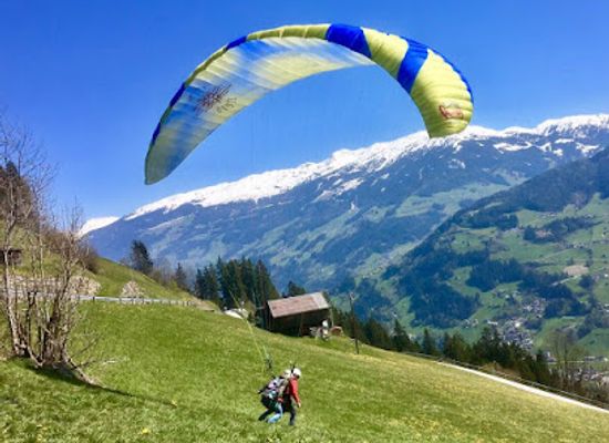 austria/mayrhofen/landmark/fly-2095-paragliding-tandemfluge-zillertal