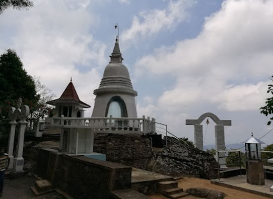 sri-lanka/sabaragamuwa-province/landmark/sinharaja-forest-reserve
