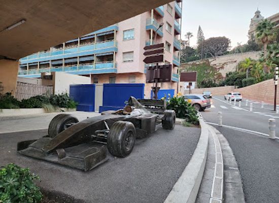 monaco/monaco-grand-prix-circuit/landmark/f1-car-sculpture