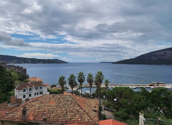 montenegro/herceg-novi/landmark/gradska-kafana