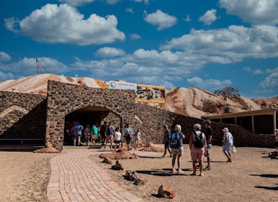 australia/outback/landmark/umoona-opal-mine-museum