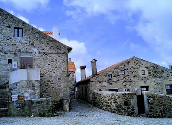 portugal/beira-litoral/landmark/linhares-da-beira