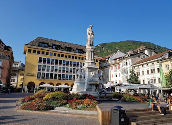 italy/alto-adige/landmark/monument-walther-von-der-vogelweide