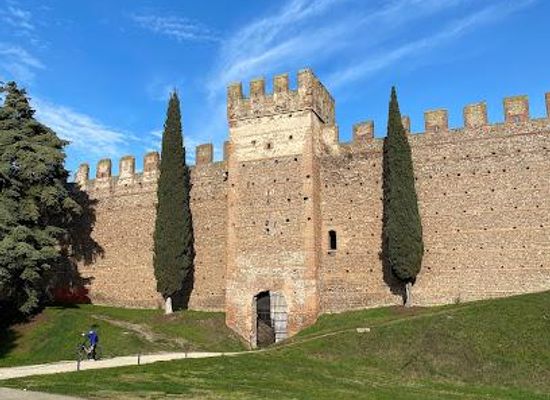 italy/verona/landmark/castello-scaligero-di-villafranca