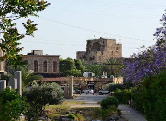lebanon/byblos/landmark/roman-columns-on-the-main-street