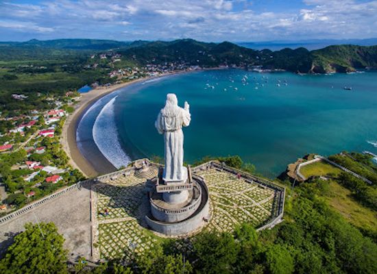 nicaragua/pacific-region/landmark/cristo-de-la-misericordia
