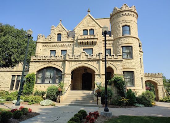 nebraska/omaha/blackstone-district/landmark/joslyn-castle-gardens