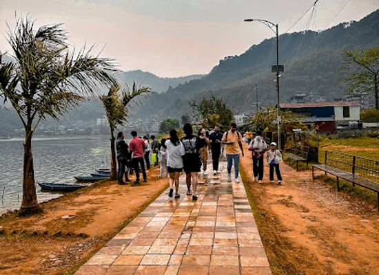 nepal/pokhara/phewa-lake/landmark/fewa-lakeside-walkway