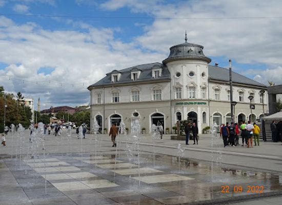 kosovo/vushtrri/landmark/newborn-monument