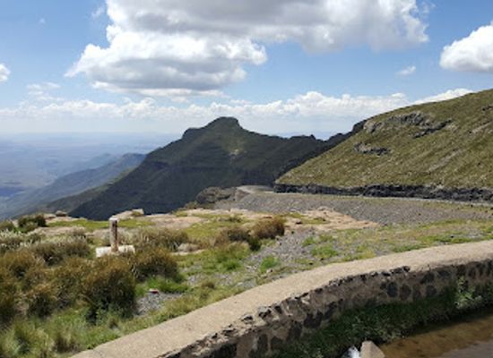 lesotho/thaba-bosiu-national-monument/landmark/mafika-lisiu-pass-view-point