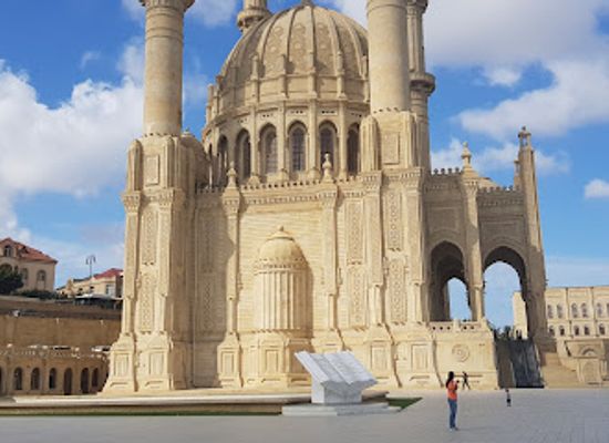 azerbaijan/greater-caucasus/landmark/heydar-mosque