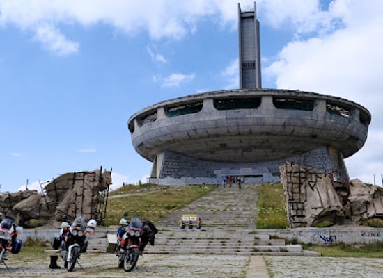 bulgaria/danubian-plain/landmark/khadzhi-dimitur