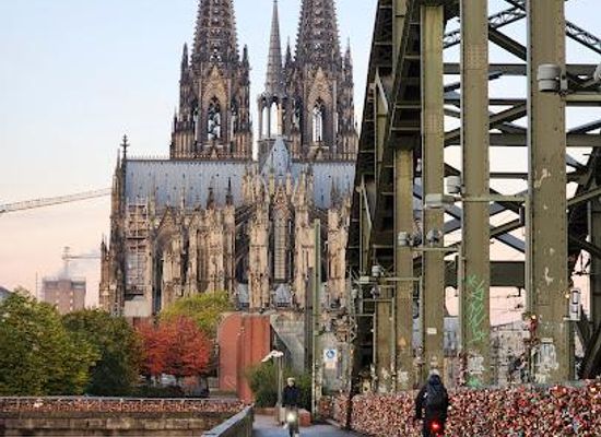 germany/dusseldorf/landmark/hohenzollern-bridge
