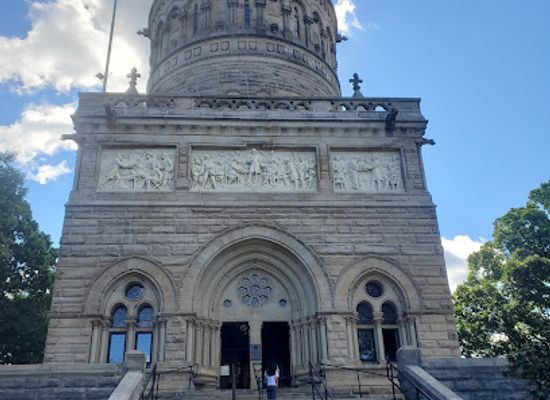ohio/northeast-ohio/landmark/james-a-garfield-monument