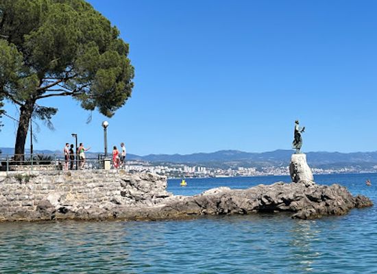 croatia/opatija/landmark/maiden-with-the-seagull