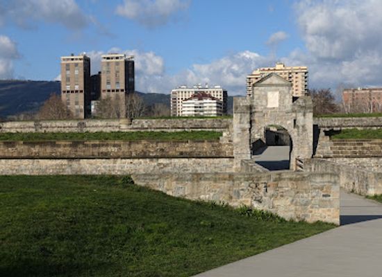 spain/pamplona/landmark/la-vuelta-del-castillo-gazteluko-ibilaldia